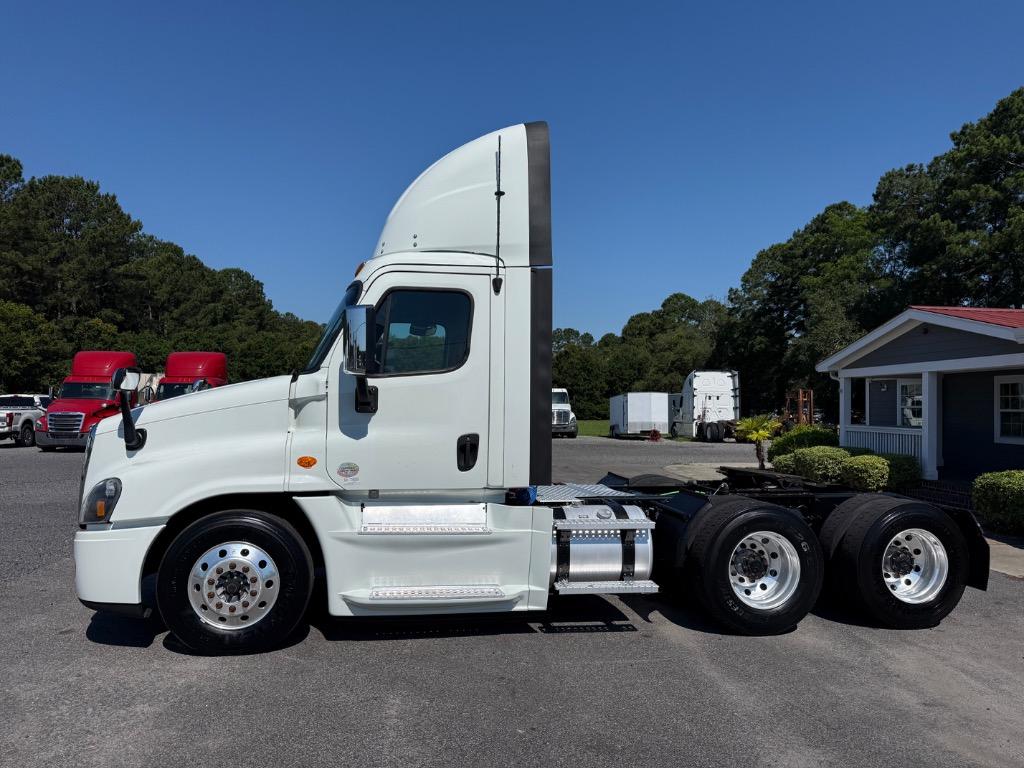 2019 Freightliner Cascadia - $29,995