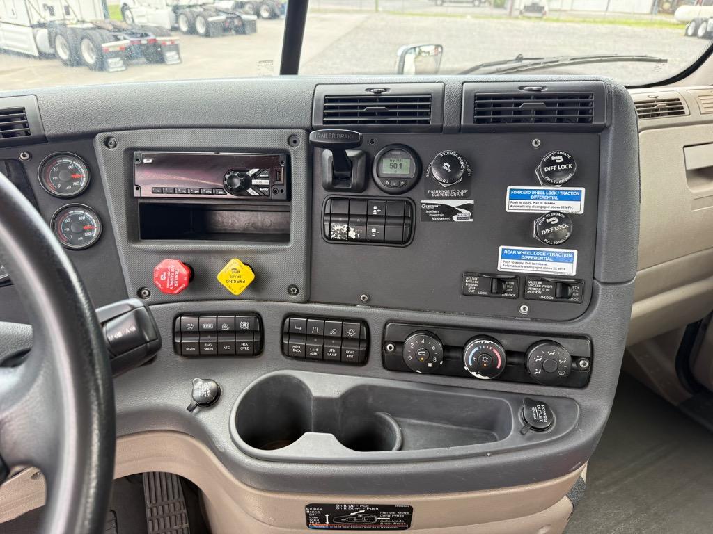 2019 Freightliner Cascadia - $29,995