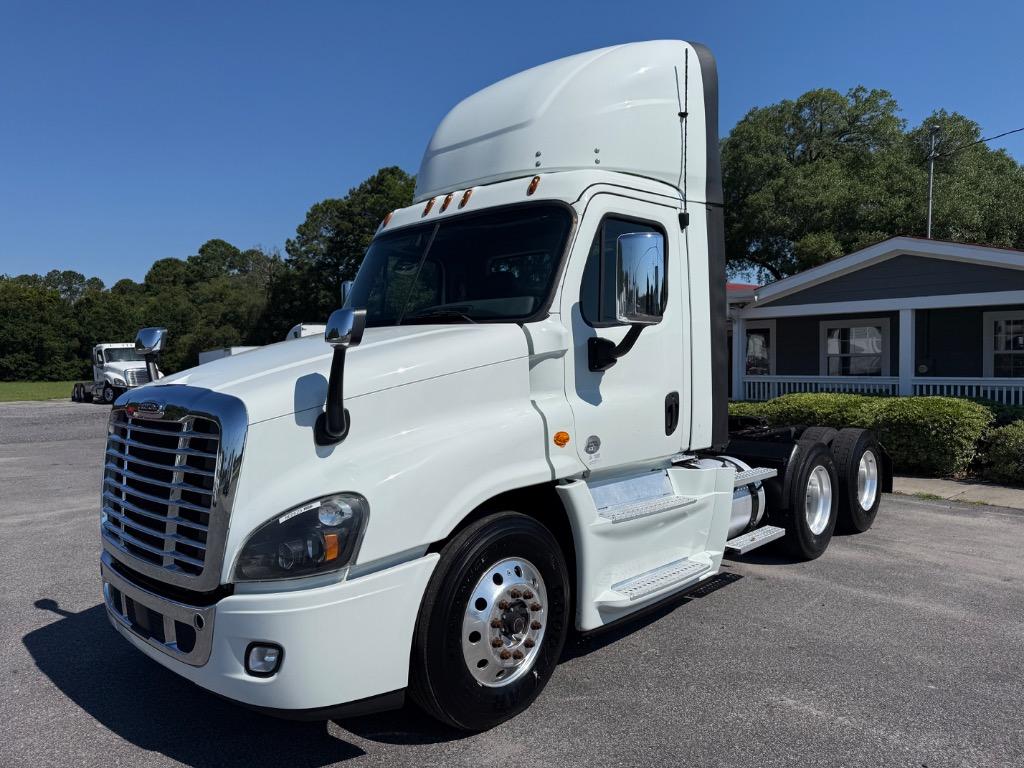 2019 Freightliner Cascadia - $29,995