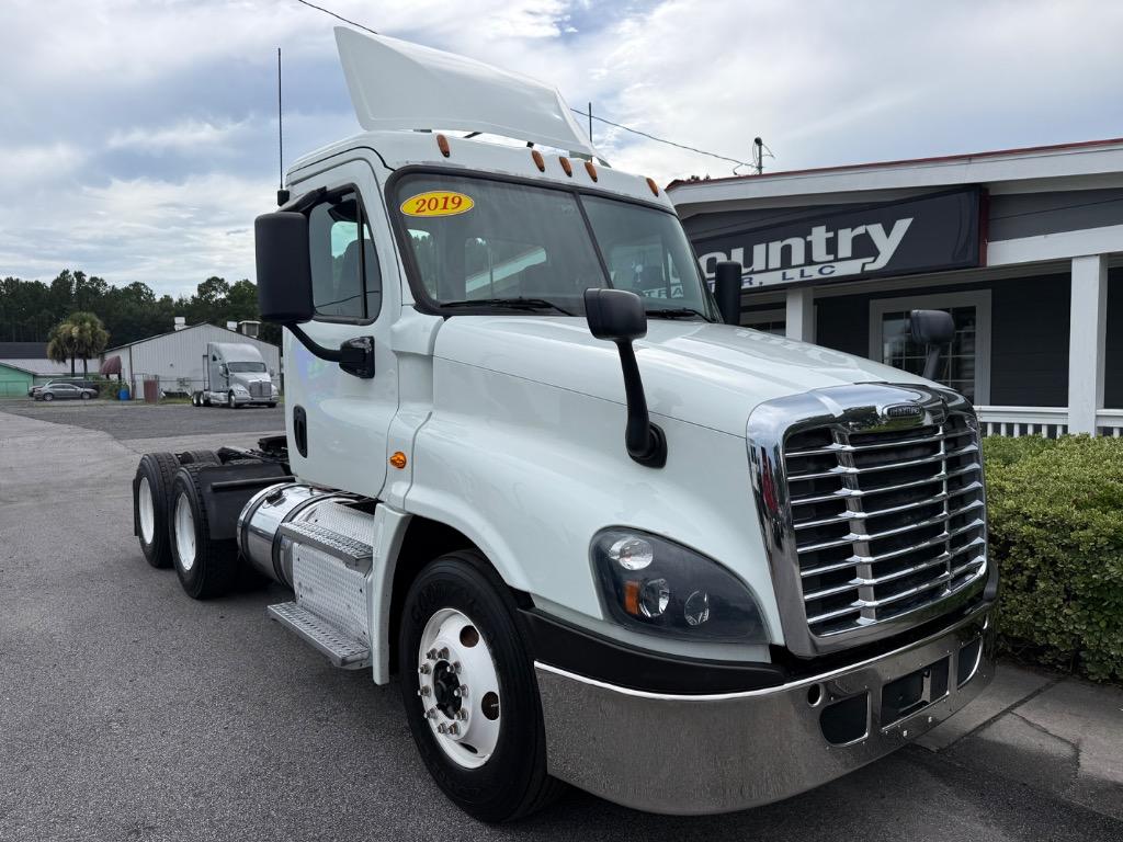 2019 Freightliner Cascadia - $28,995