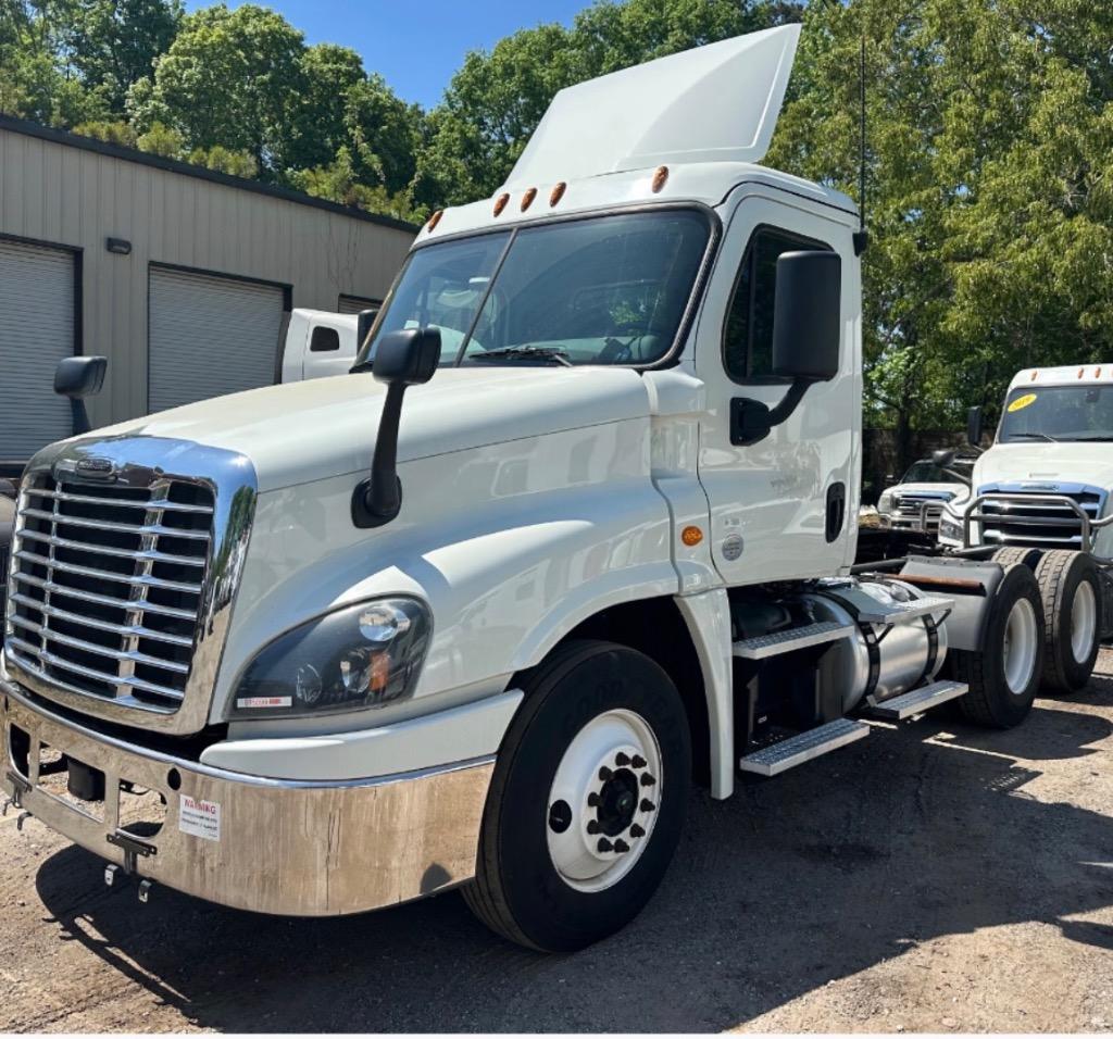 2019 Freightliner Cascadia - $28,995