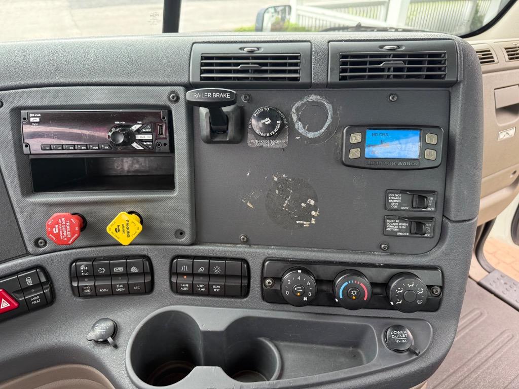 2019 Freightliner Cascadia - $28,995