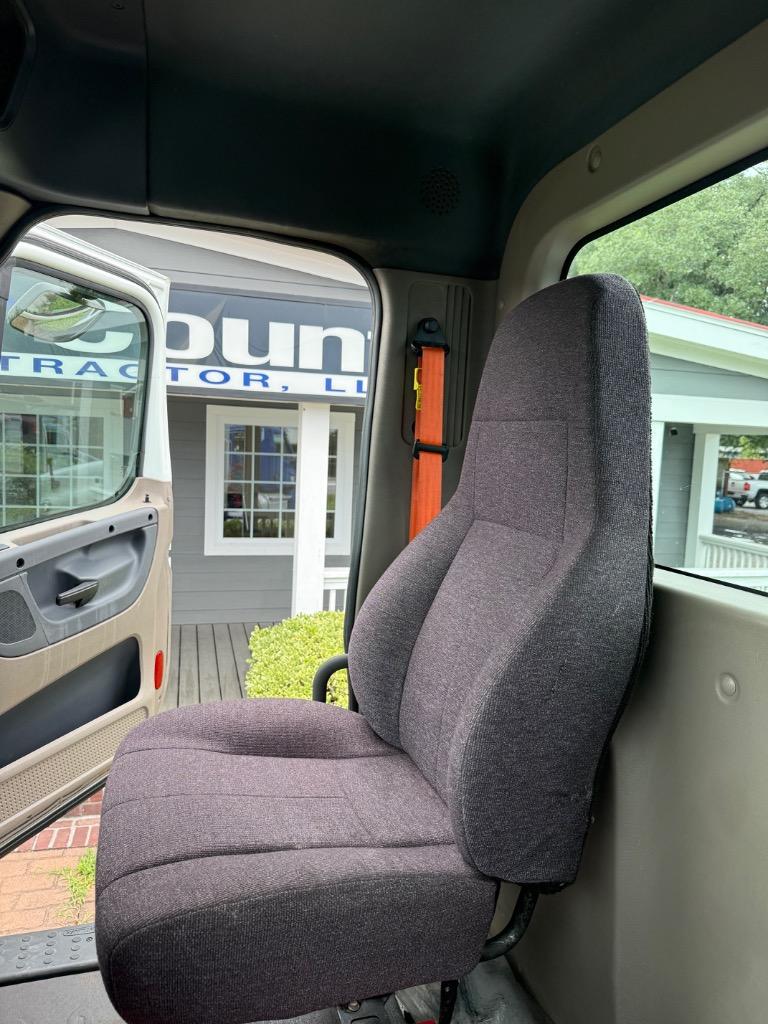 2019 Freightliner Cascadia - $28,995