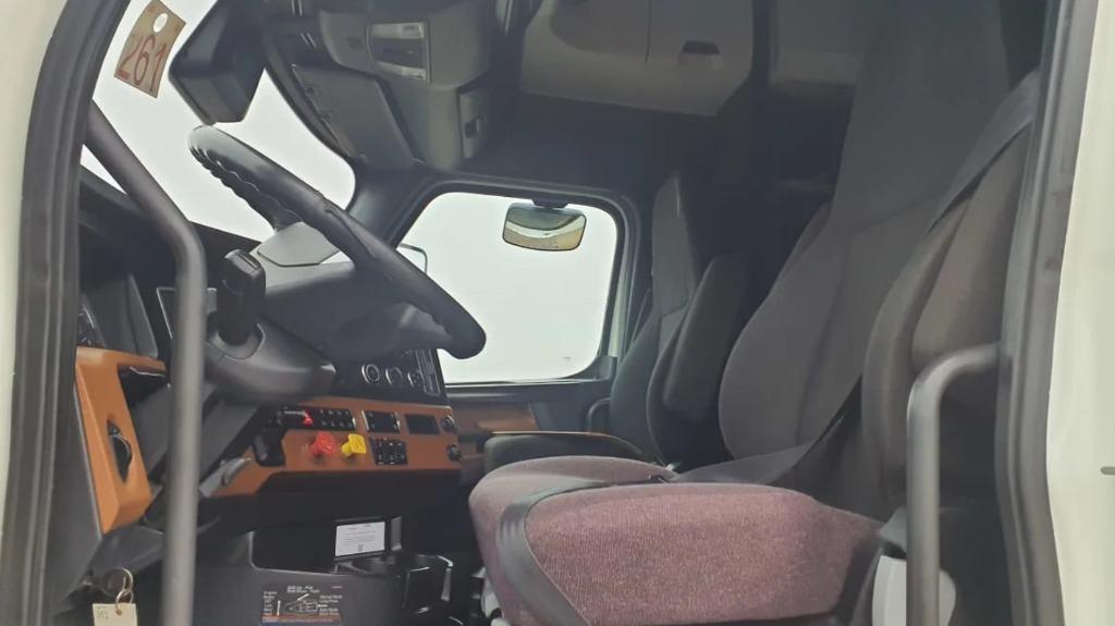 2020 Freightliner Cascadia - $36,995