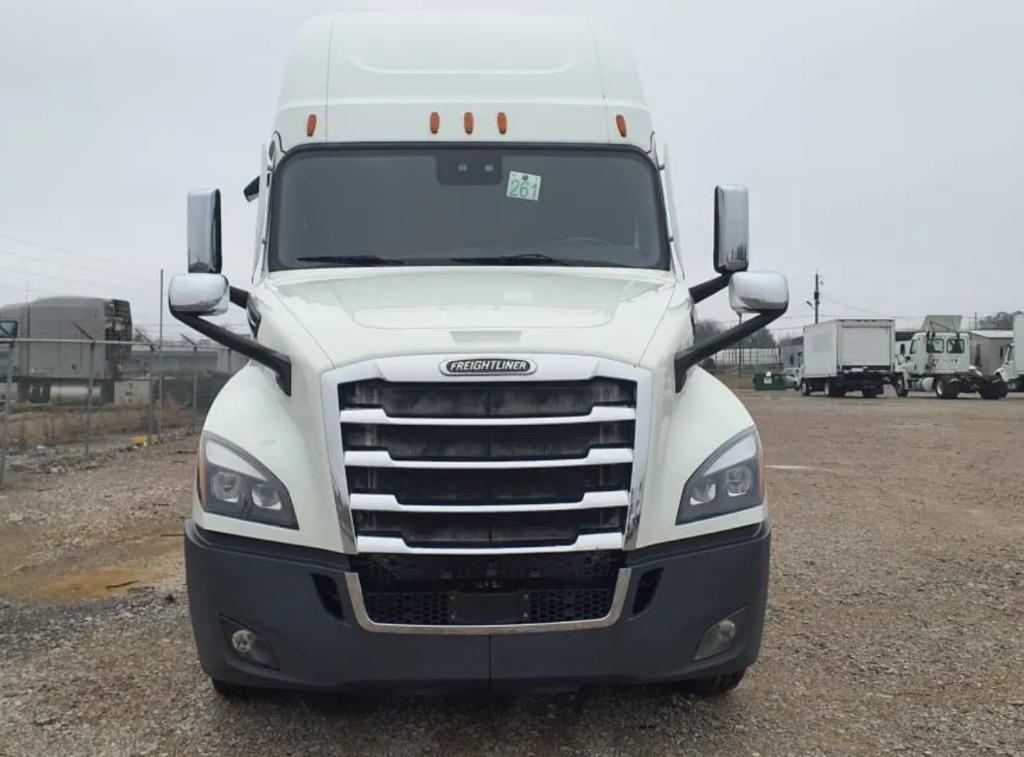 2020 Freightliner Cascadia - $36,995