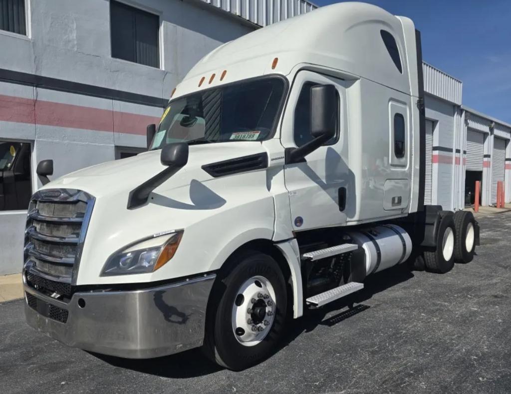 2020 Freightliner Cascadia - $40,995
