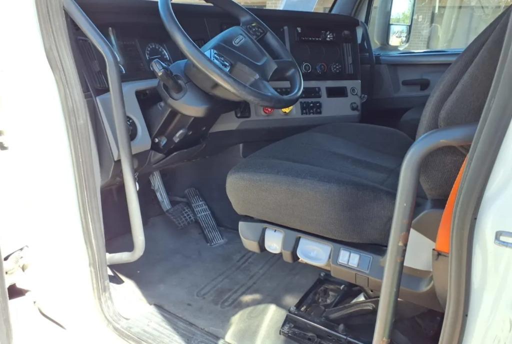 2020 Freightliner Cascadia - $40,995