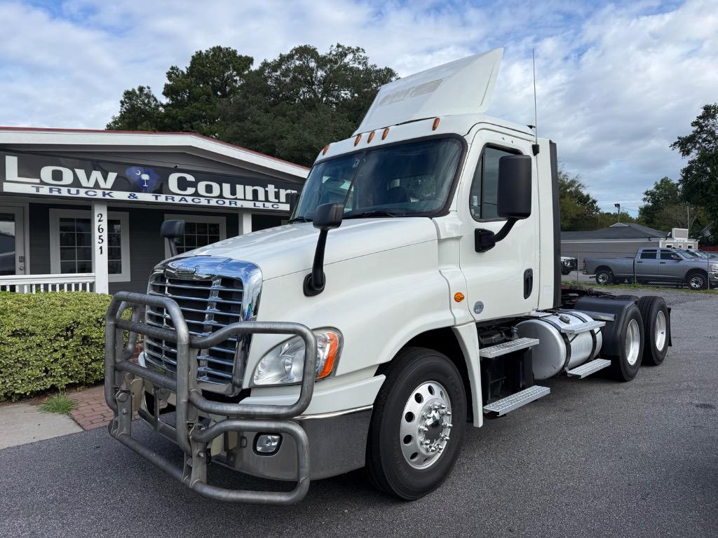 2020 Freightliner Cascadia - $34,995