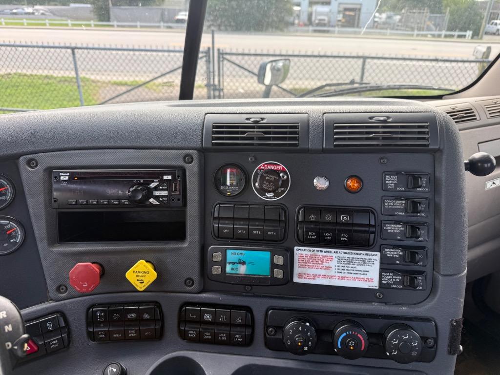 2020 Freightliner Cascadia - $34,995
