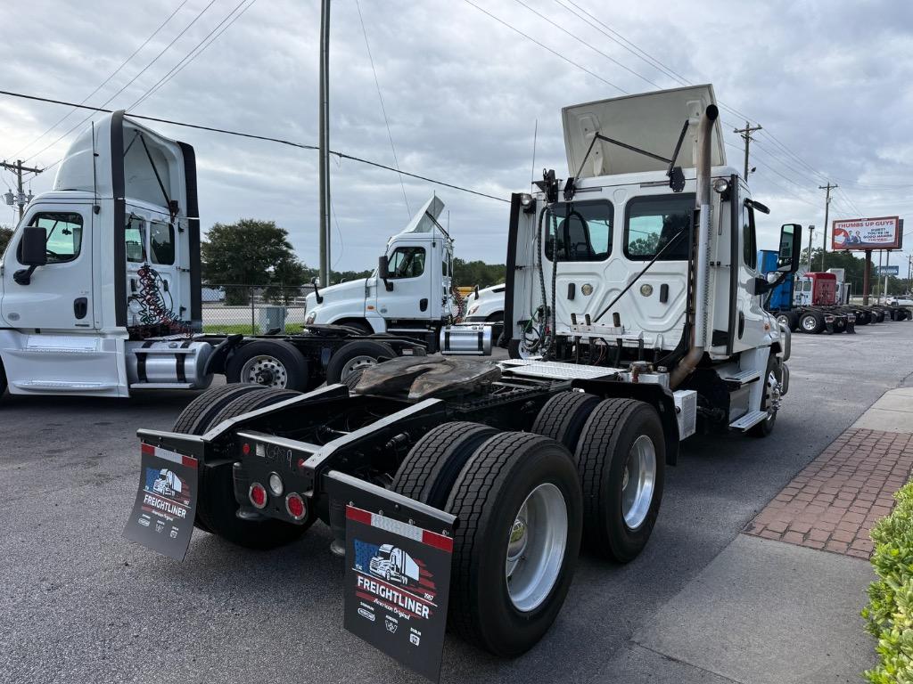 2020 Freightliner Cascadia - $34,995