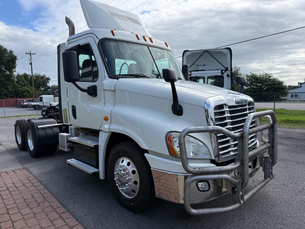 2020 Freightliner Cascadia - $34,995
