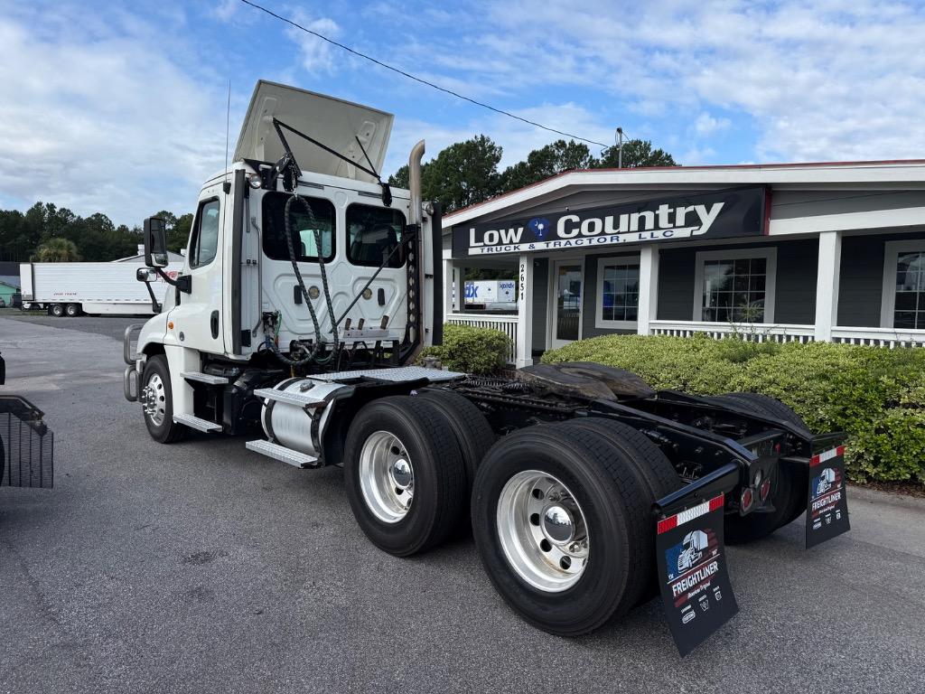 2020 Freightliner Cascadia - $34,995