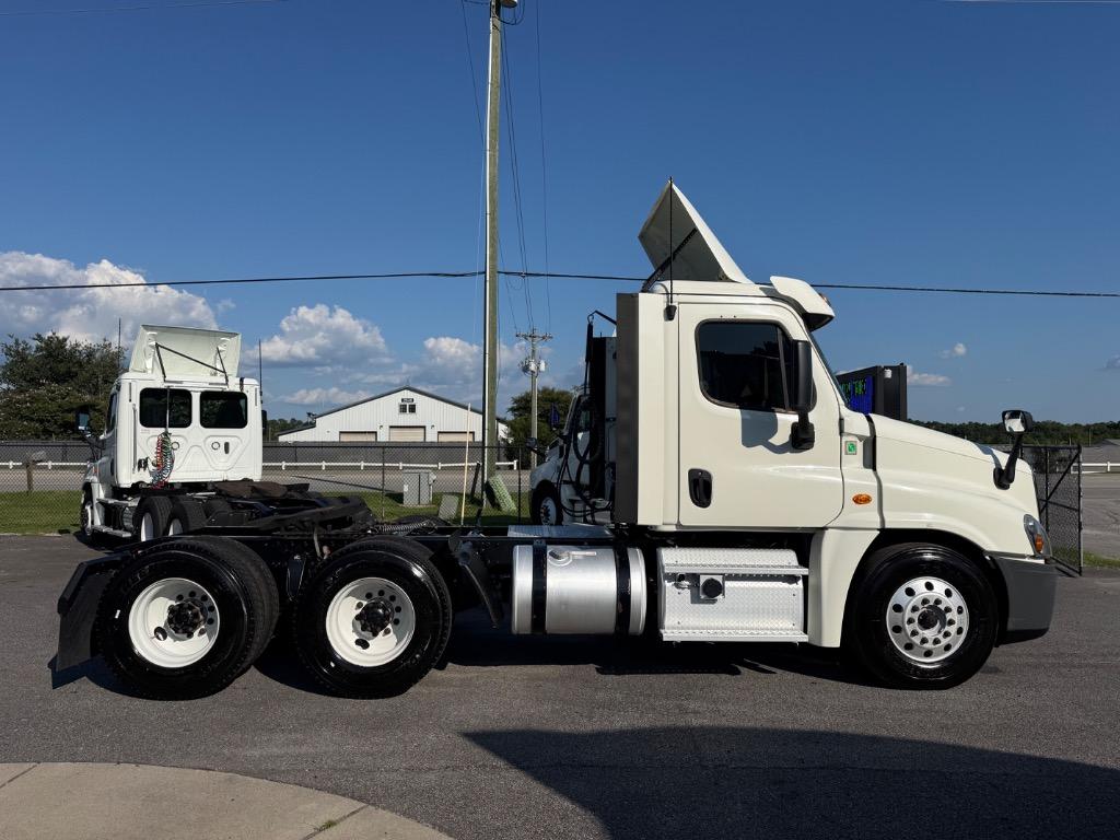 2018 Freightliner Cascadia - $29,995