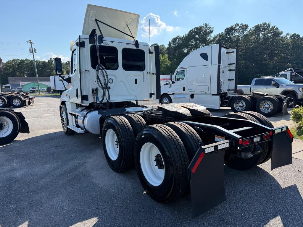 2018 Freightliner Cascadia - $29,995