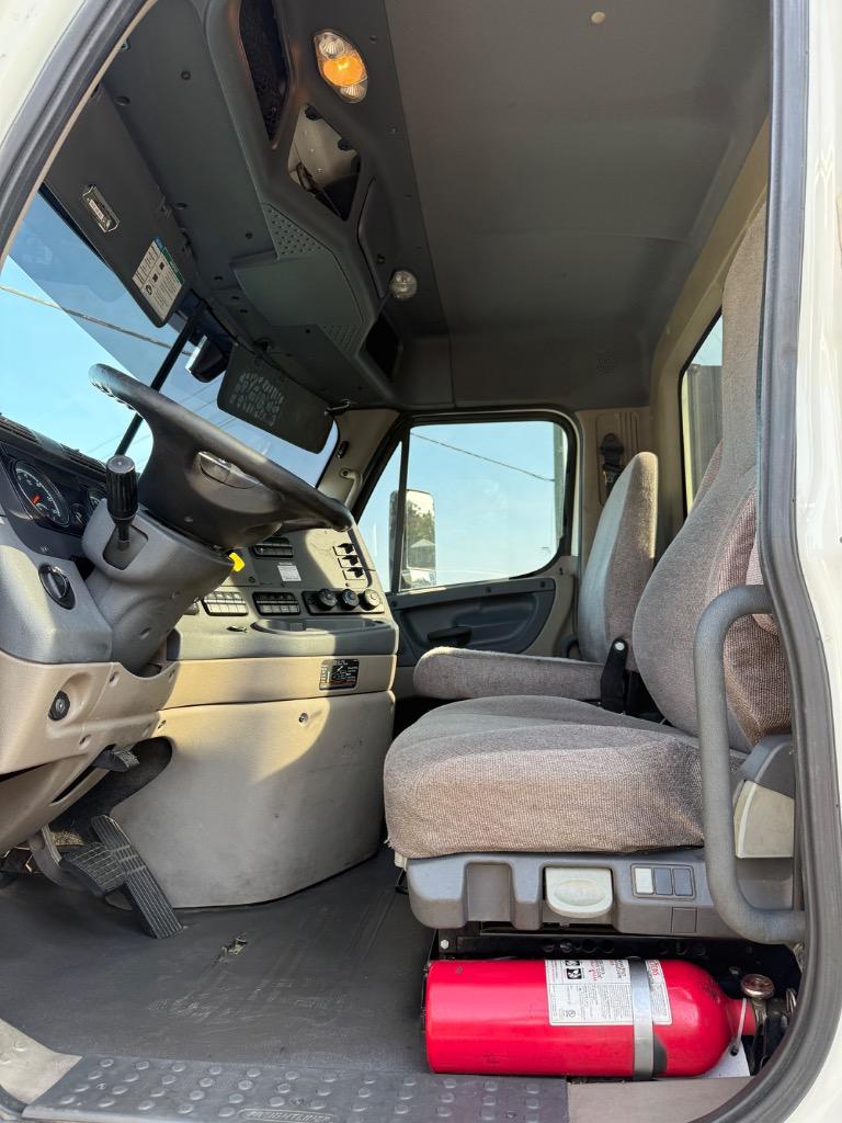 2018 Freightliner Cascadia - $29,995