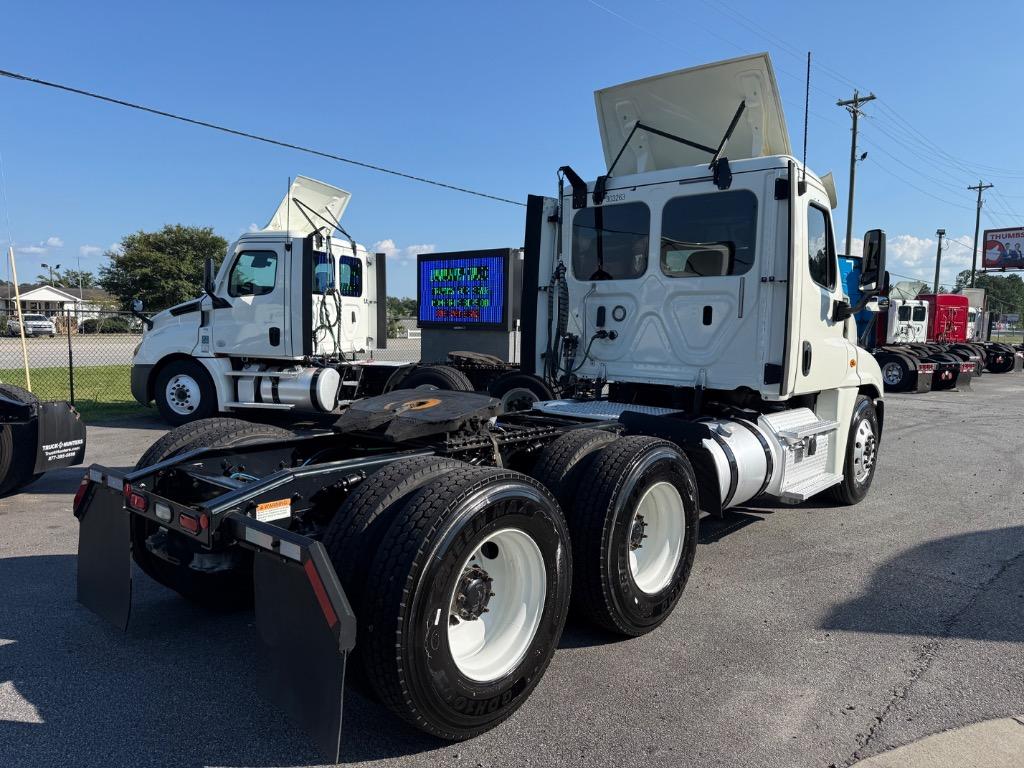 2018 Freightliner Cascadia - $29,995
