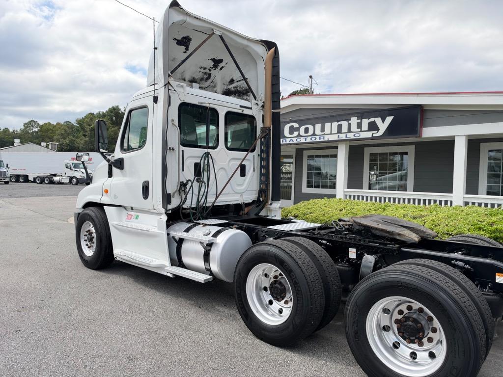 2016 Freightliner Cascadia - $24,995