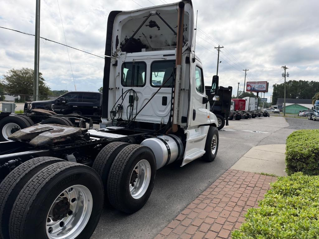 2016 Freightliner Cascadia - $24,995