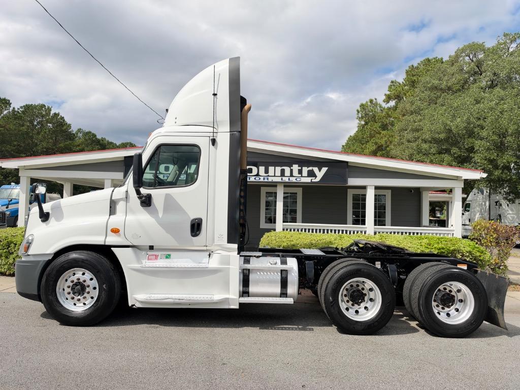 2016 Freightliner Cascadia - $24,995