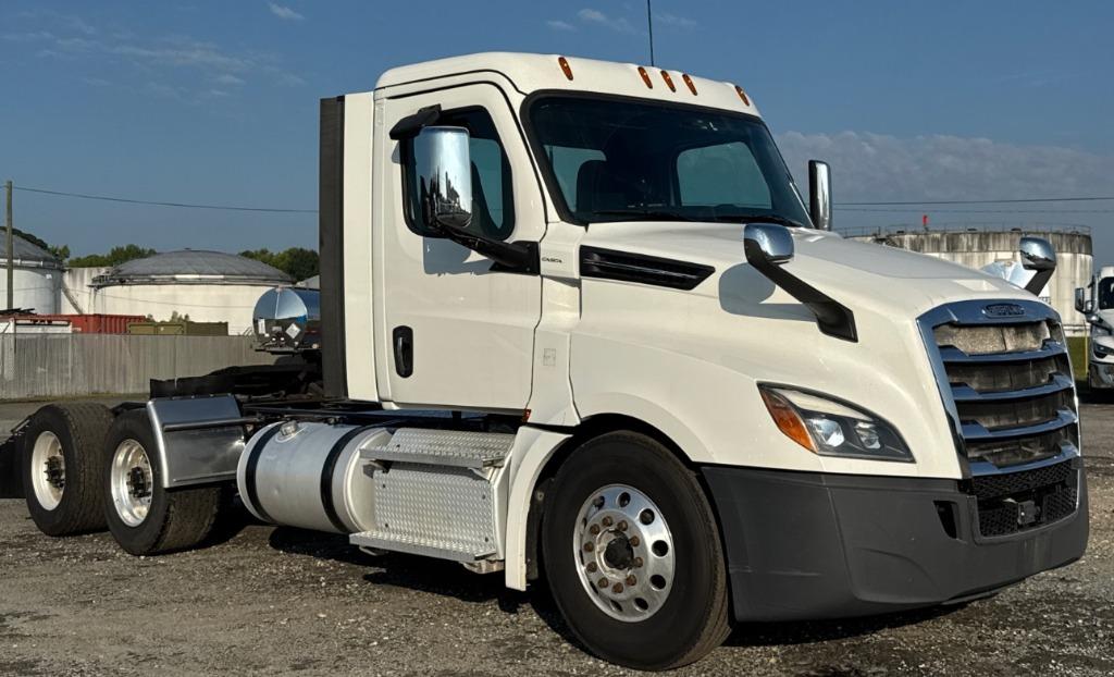 2020 Freightliner Cascadia - $30,995