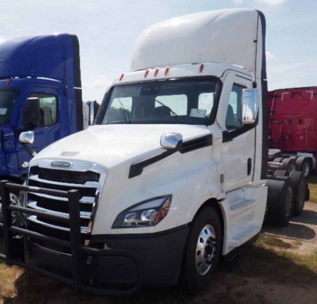 2020 Freightliner Cascadia - $31,995