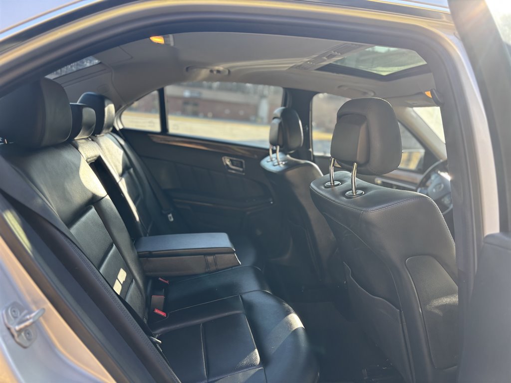 2011 Mercedes-Benz E-Class E350 Luxury photo