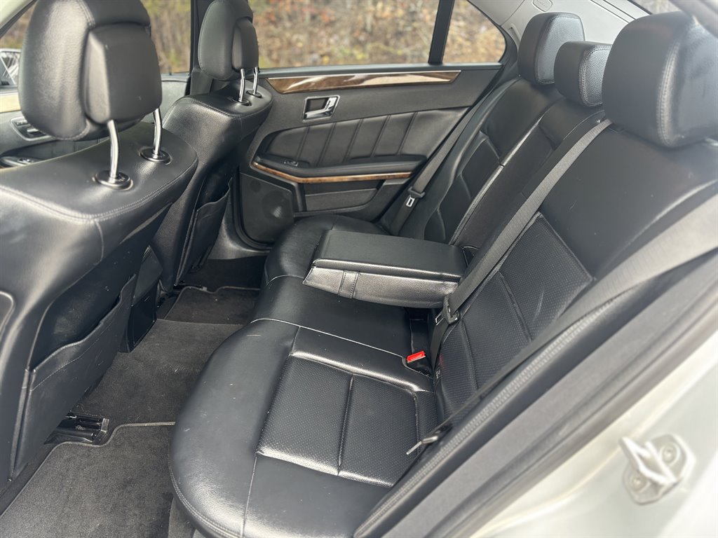 2011 Mercedes-Benz E-Class E350 Luxury photo