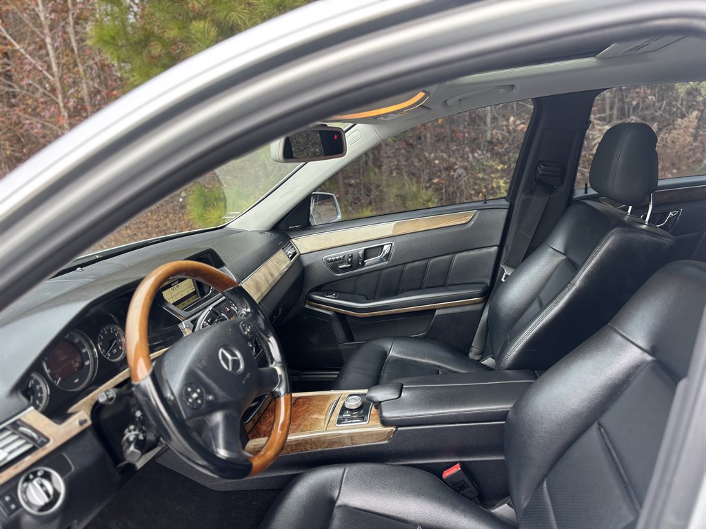 2011 Mercedes-Benz E-Class E350 Luxury photo