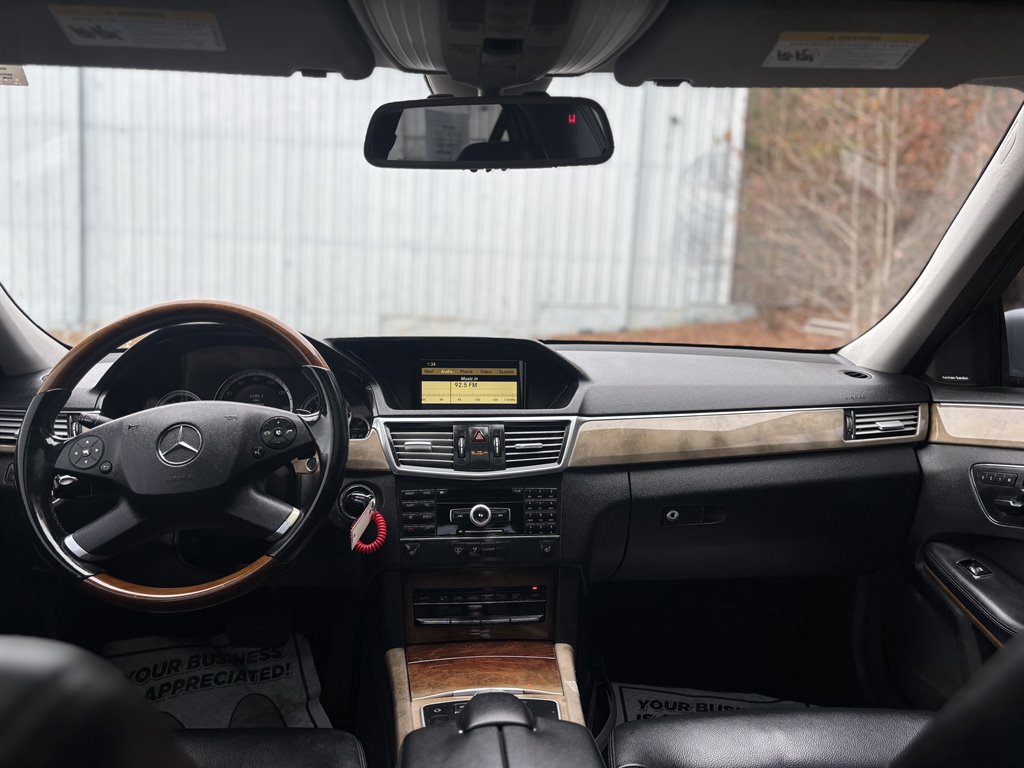 2011 Mercedes-Benz E-Class E350 Luxury photo