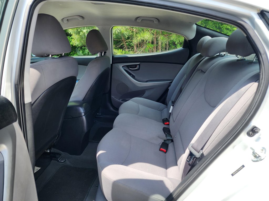 2015 Hyundai Elantra SE photo
