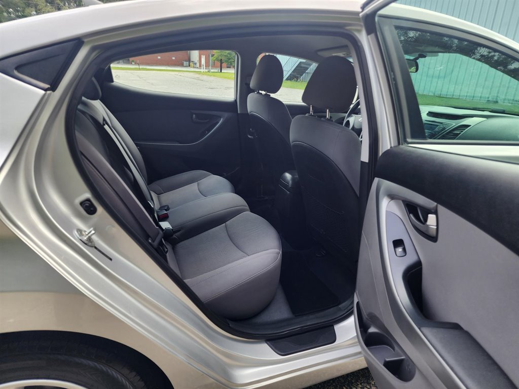 2015 Hyundai Elantra SE photo