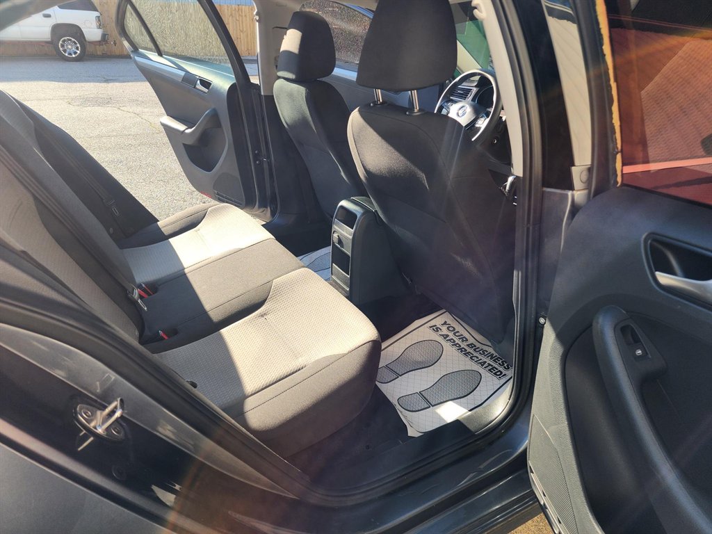 2017 Volkswagen Jetta - $8,900