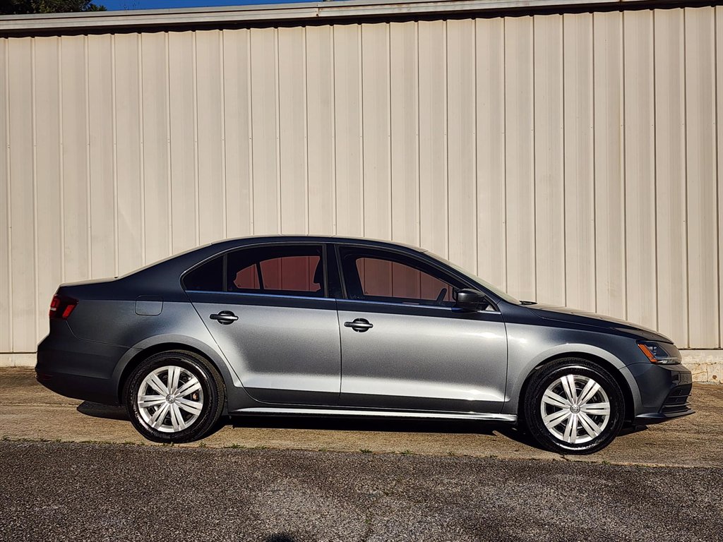 2017 Volkswagen Jetta - $8,900