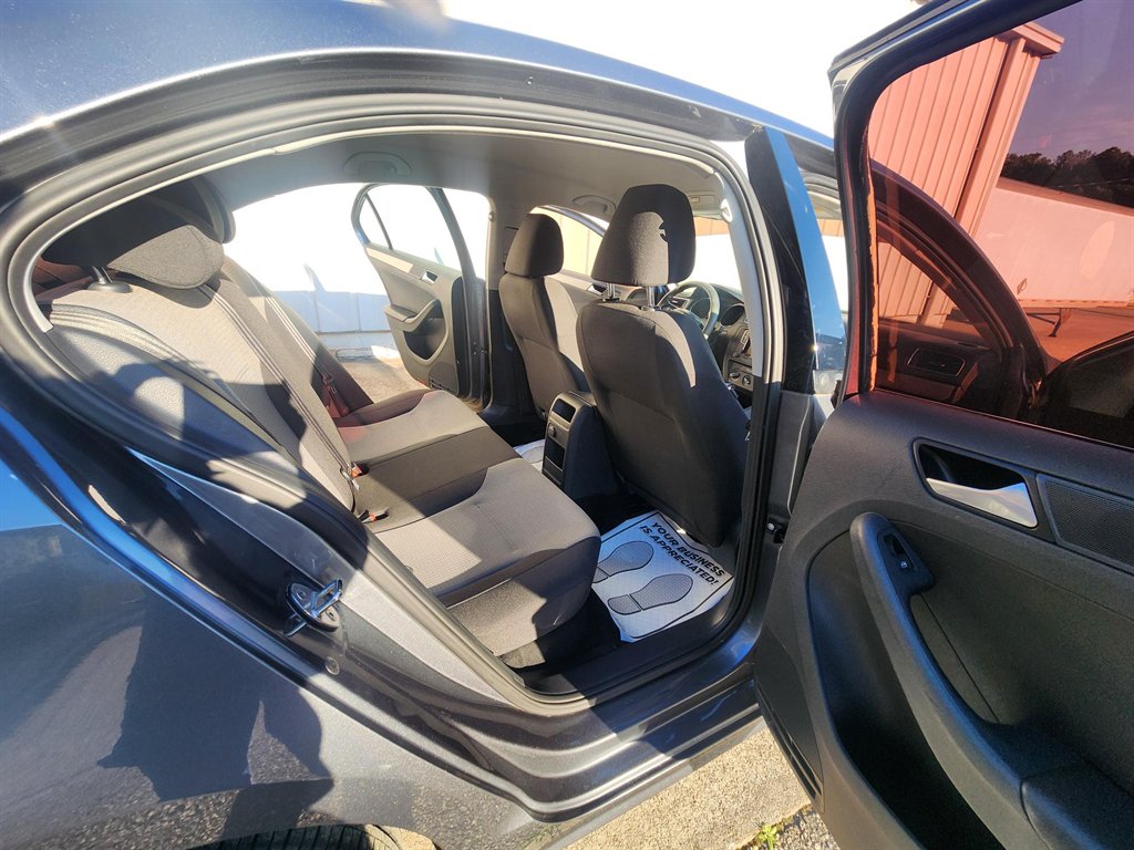 2017 Volkswagen Jetta - $8,900