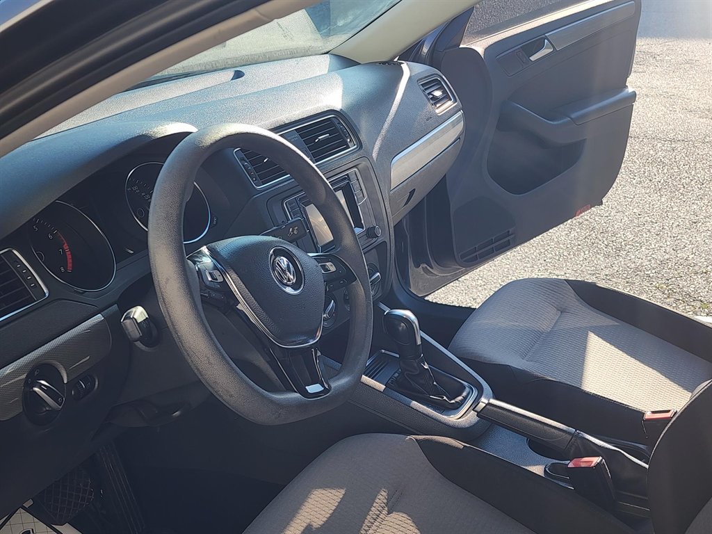 2017 Volkswagen Jetta - $8,900
