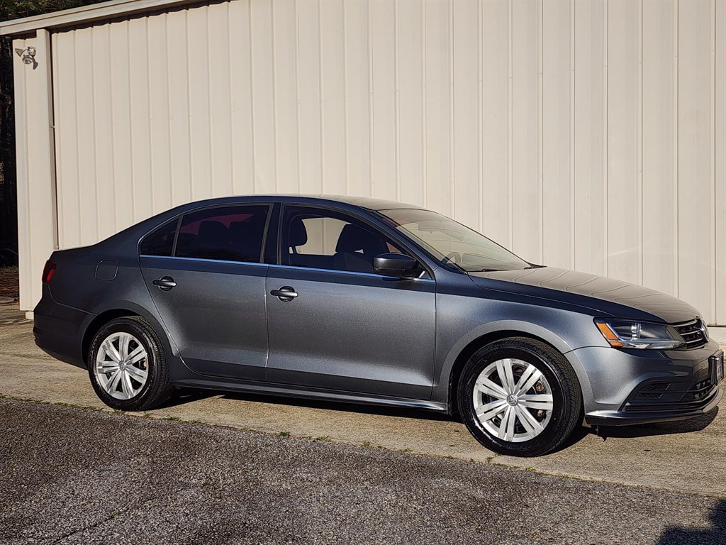 2017 Volkswagen Jetta - $8,900