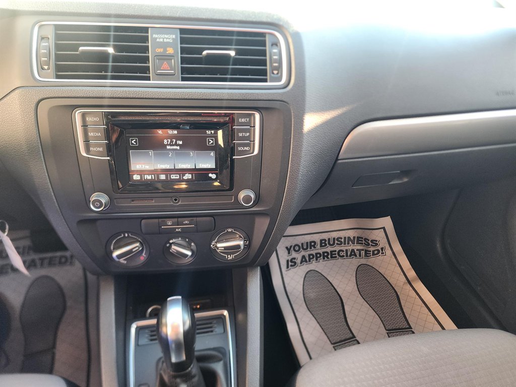 2017 Volkswagen Jetta - $8,900