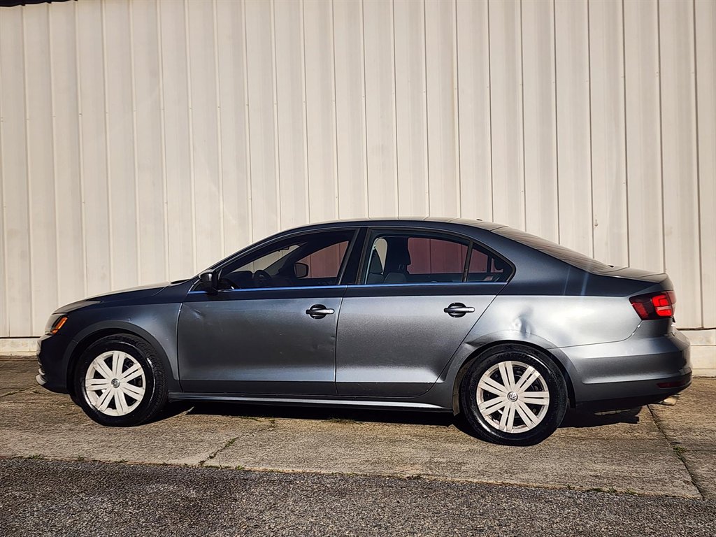 2017 Volkswagen Jetta - $8,900