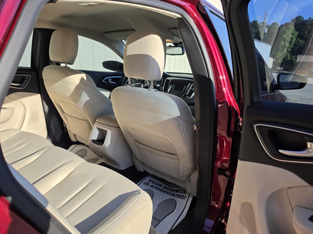2015 Chrysler 200 - $8,900