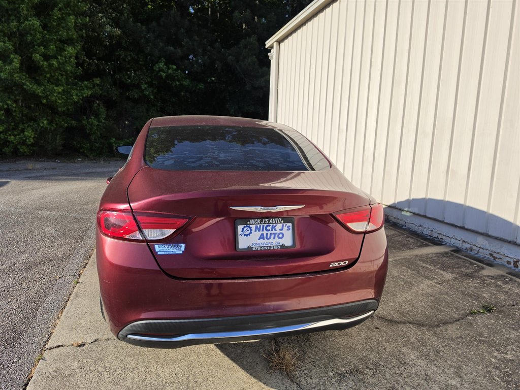 2015 Chrysler 200 - $8,900