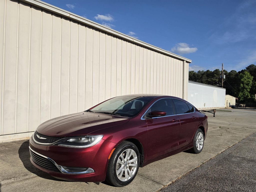 2015 Chrysler 200 - $8,900