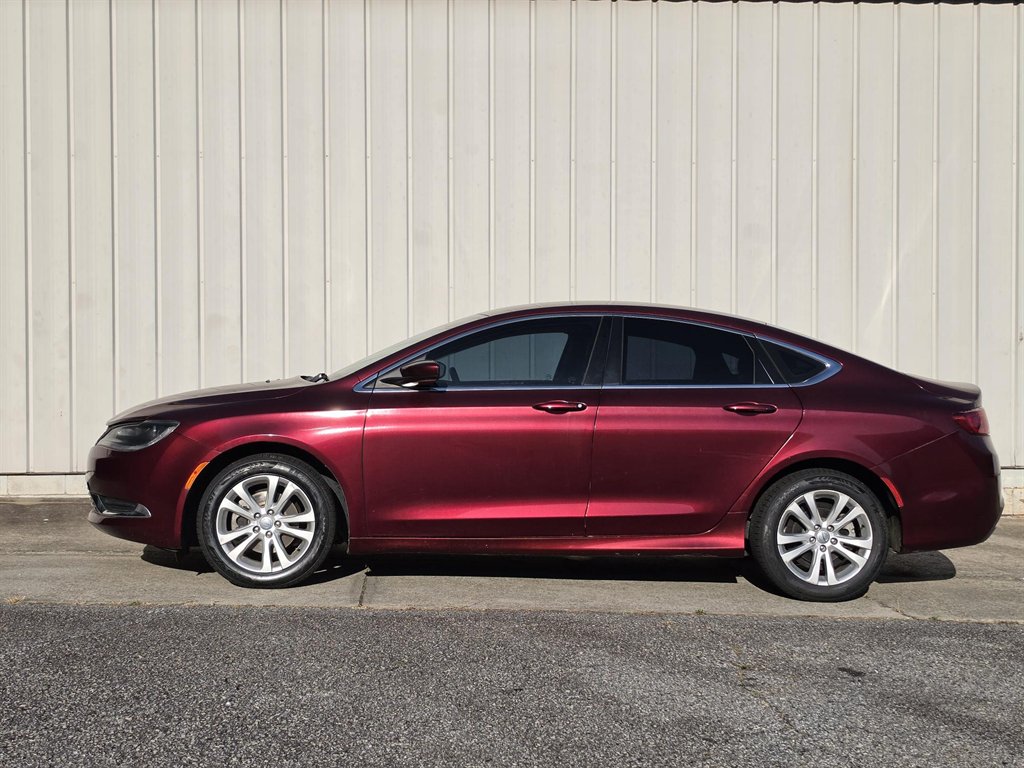 2015 Chrysler 200 - $8,900
