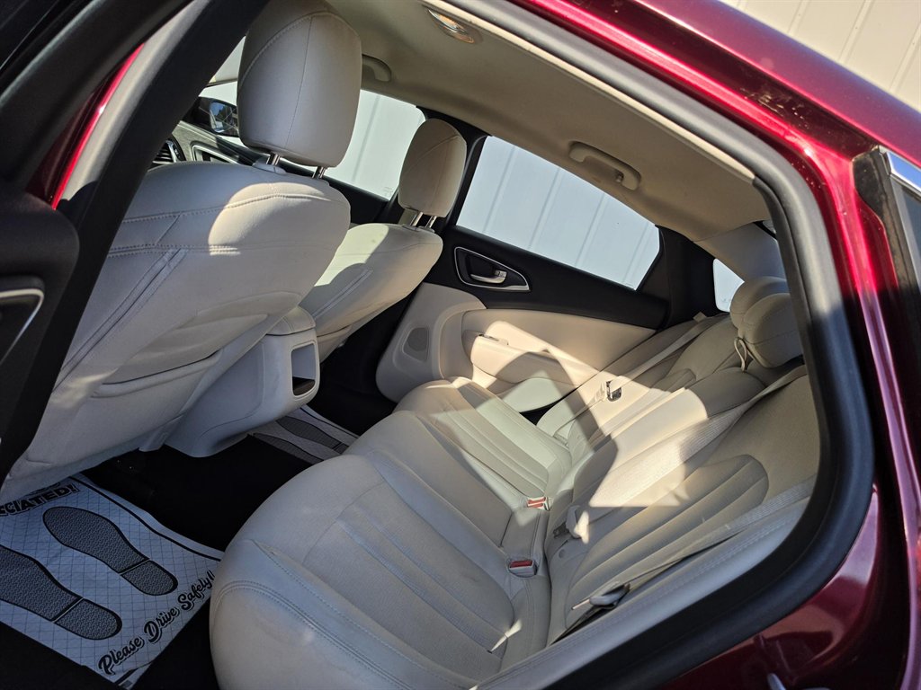 2015 Chrysler 200 - $8,900