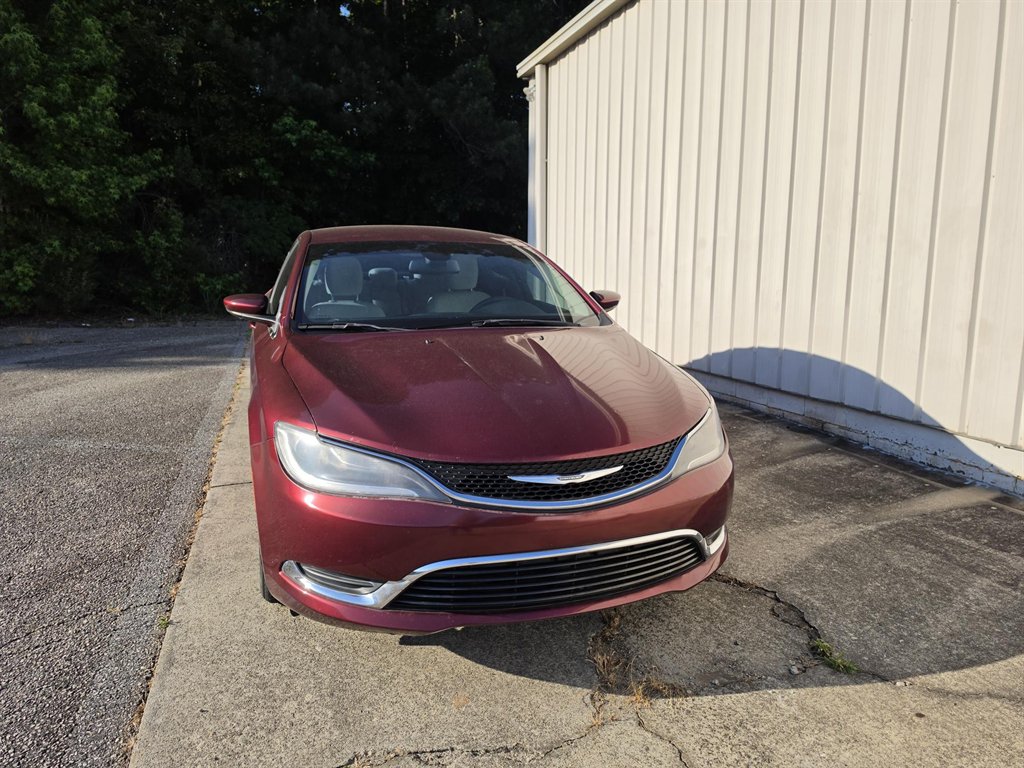 2015 Chrysler 200 - $8,900