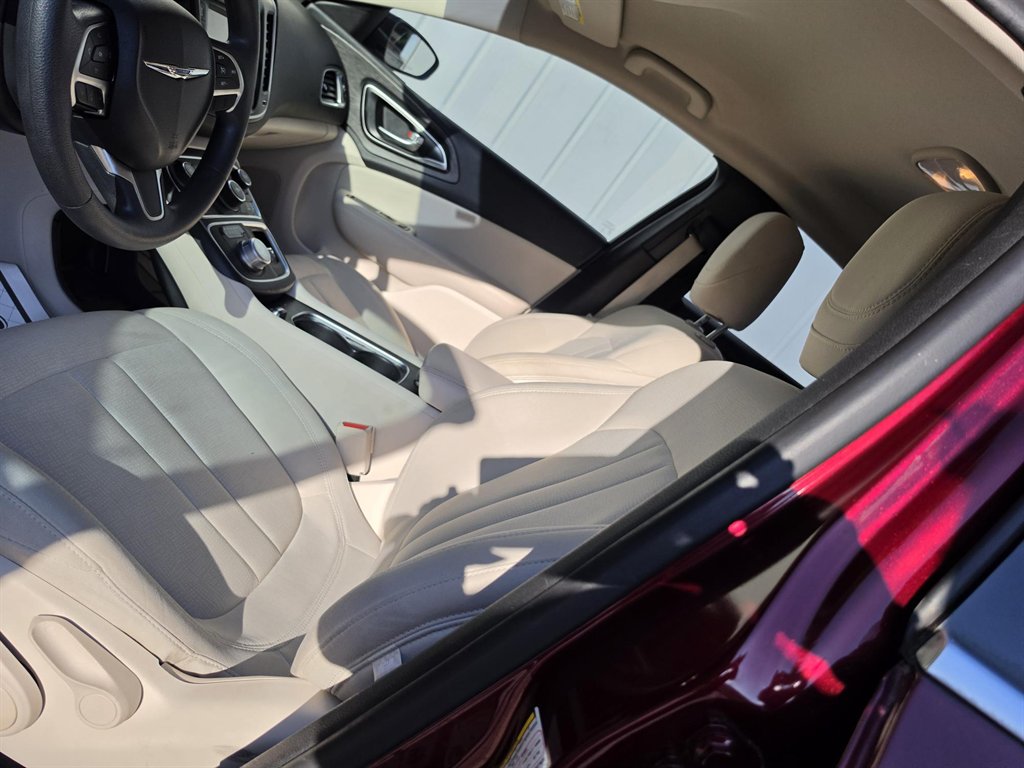 2015 Chrysler 200 - $8,900