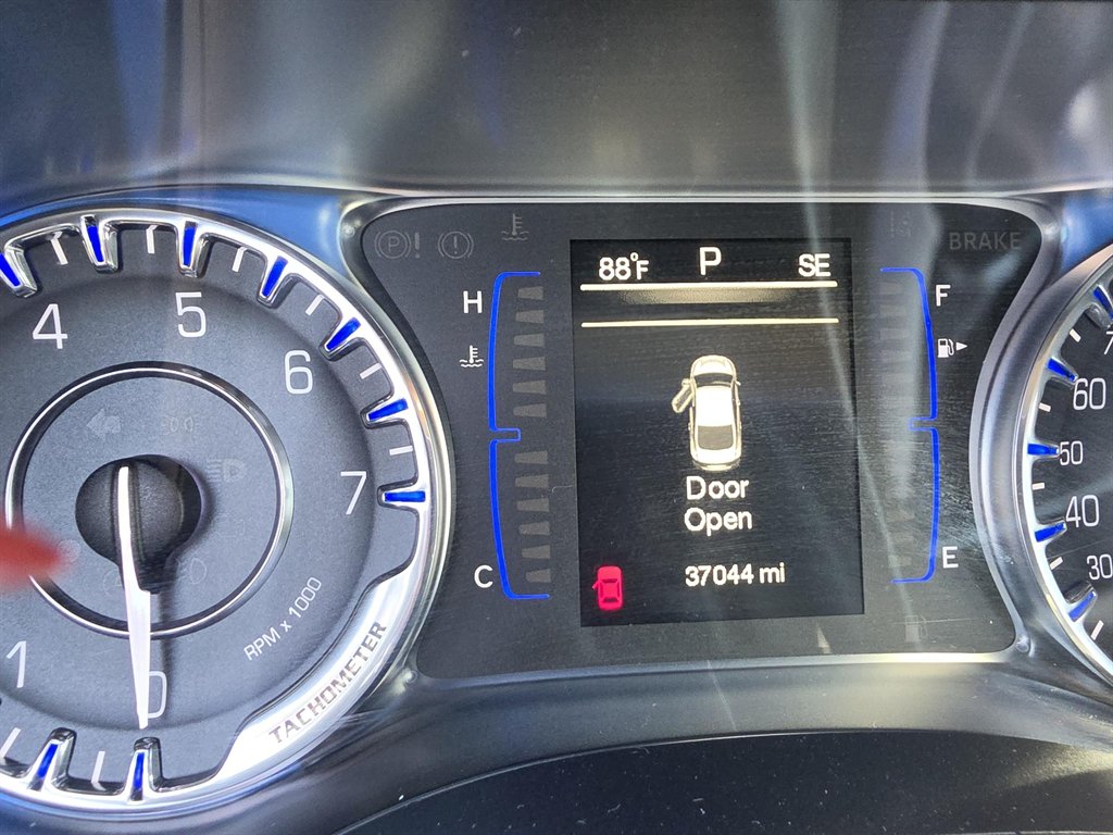 2015 Chrysler 200 - $8,900