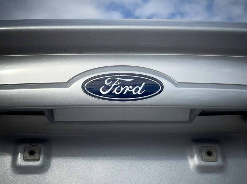 2004 Ford Taurus SES photo