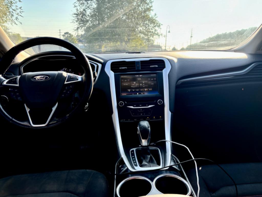 2013 Ford Fusion SE photo