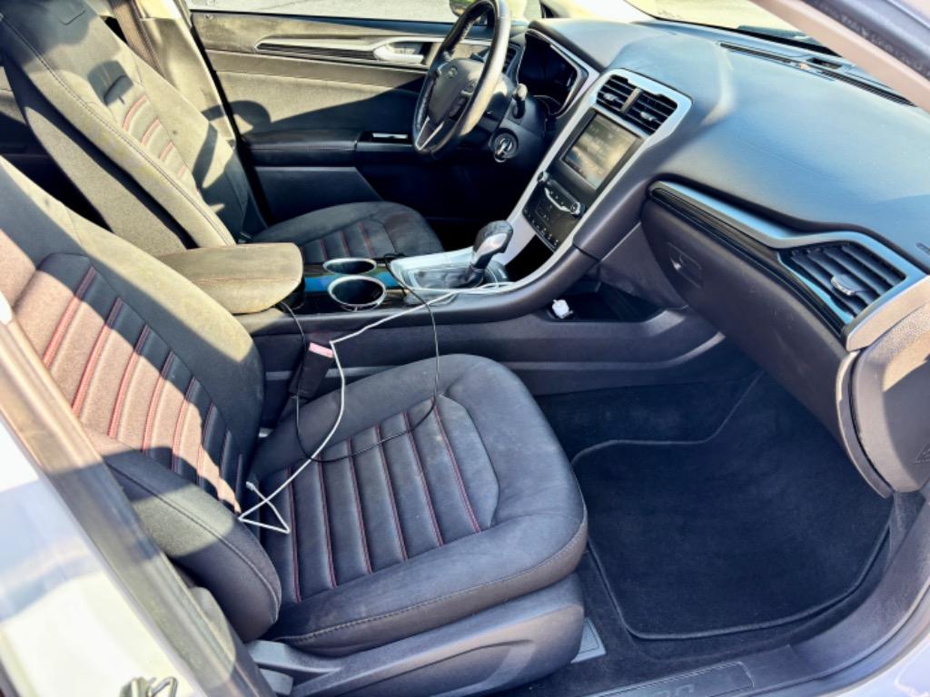 2013 Ford Fusion SE photo