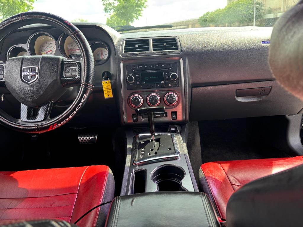 2014 Dodge Challenger SXT photo